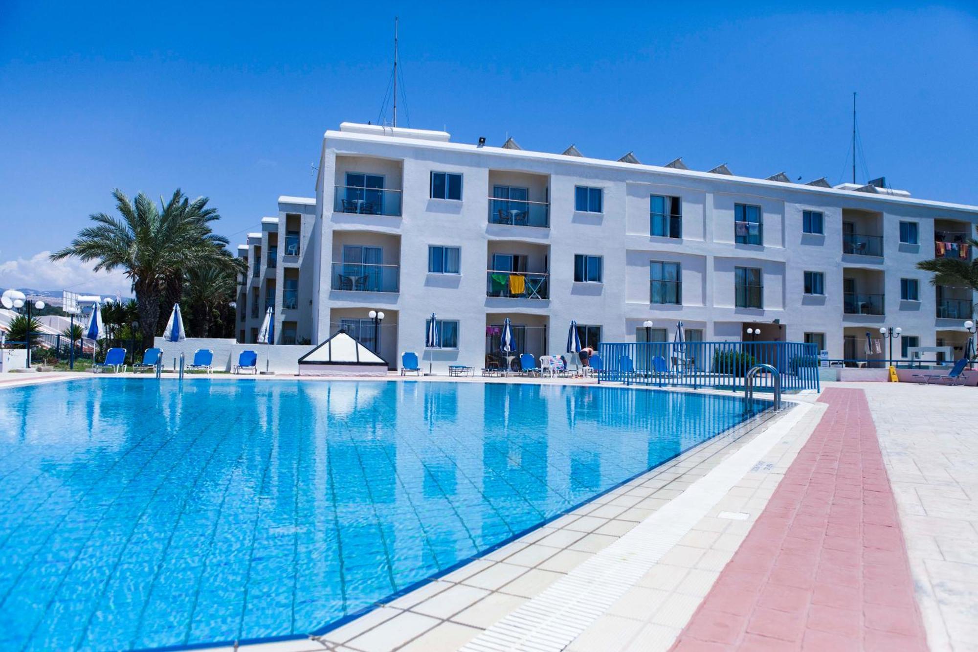 Helios Bay Hotel And Suites Paphos Bagian luar foto